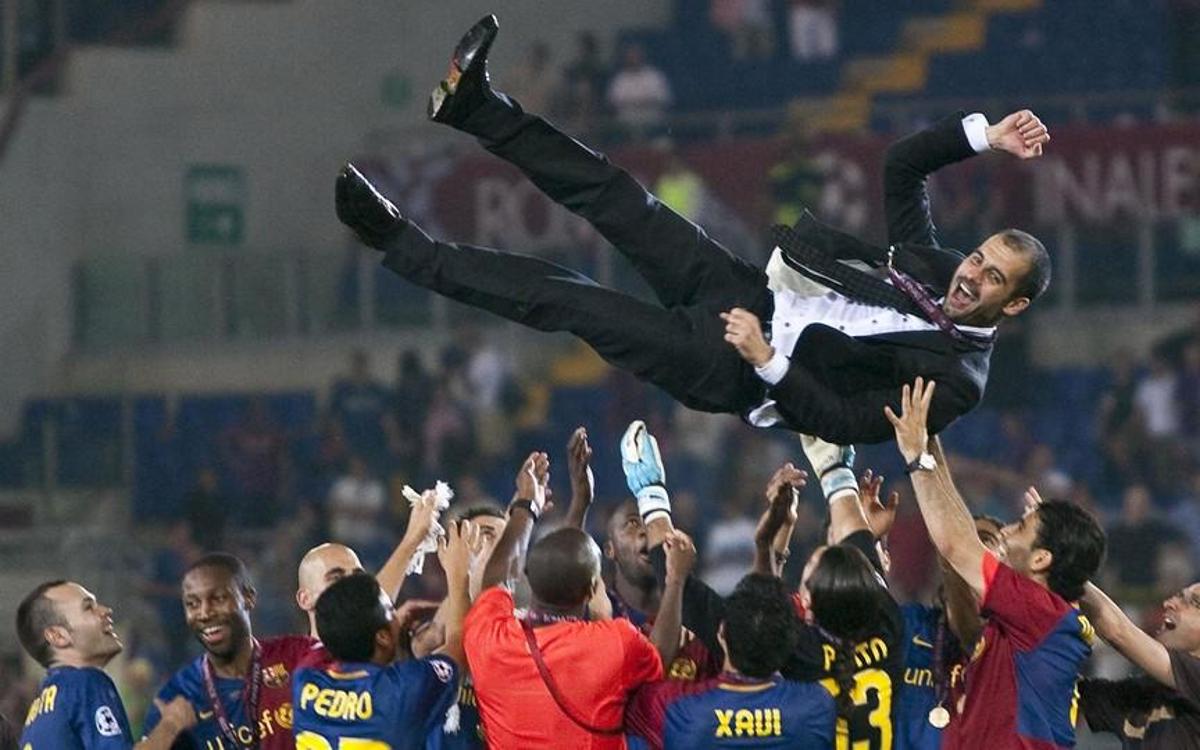 Pep Guardiola va ser aixecat al cel de Roma després de guanyar la Champions 2009