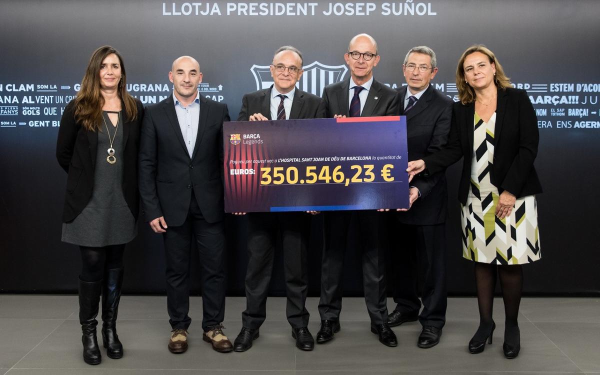 El FC Barcelona fa un donatiu de més de 350.000 al Cancer Pediatric Center per la recaptació del partit dels Legends