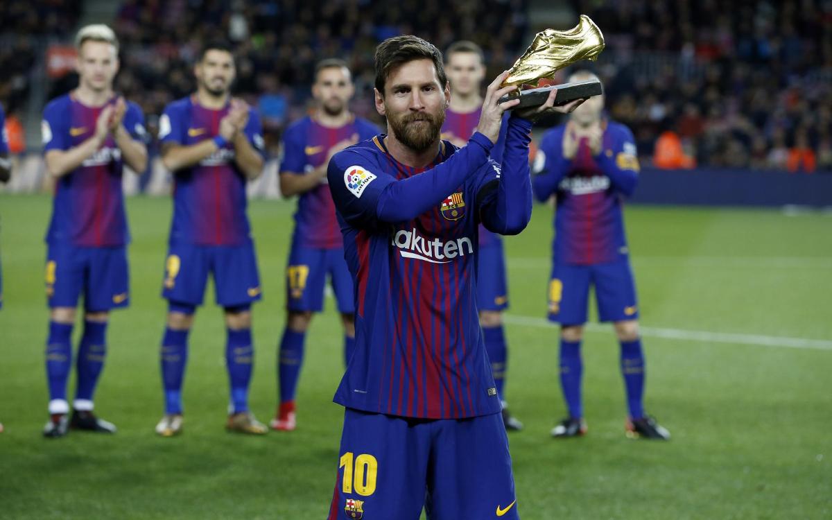 Leo Messi presents fourth Golden Shoe to Camp Nou