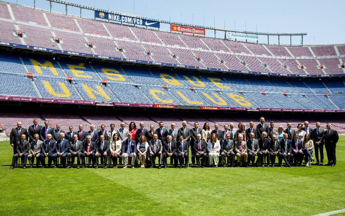 Barça welcomes the city's consuls to the Camp Nou