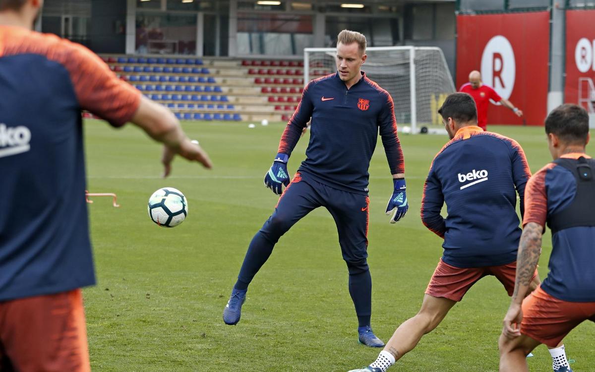 Ter Stegen demonstrates his ability with his feet