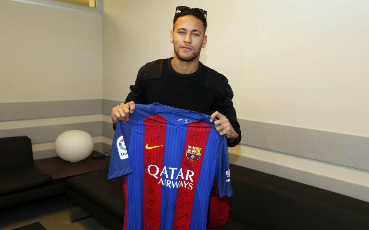 FC Barcelona sign shirt in honour of Chapecoense
