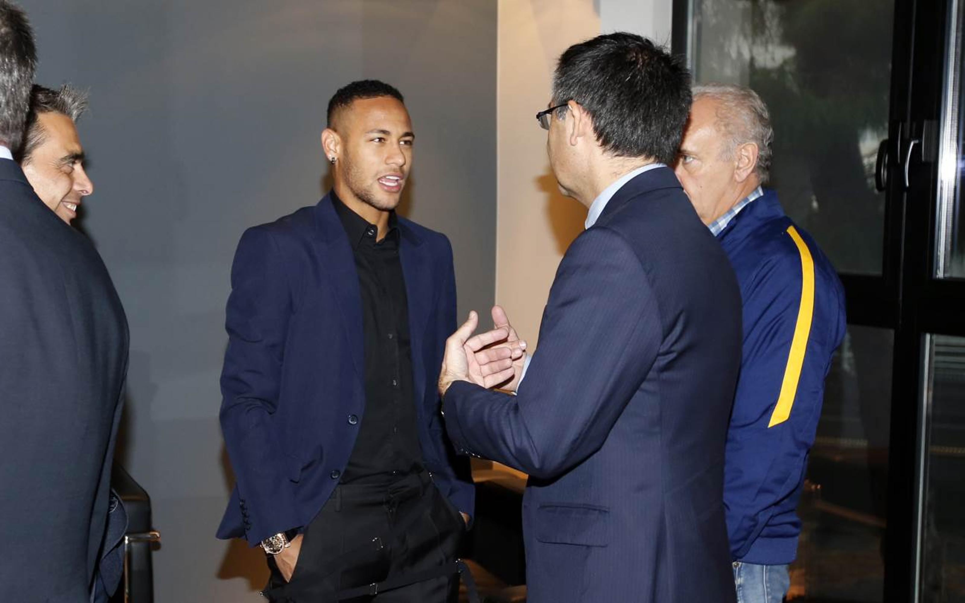 Neymar Jr extends his contract until 2021