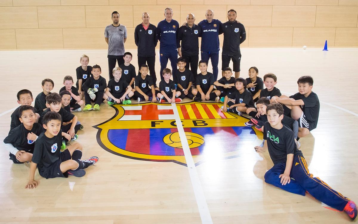 Clínic de Andreu Plaza y Miguel Andrés con la World United Futsal Academy