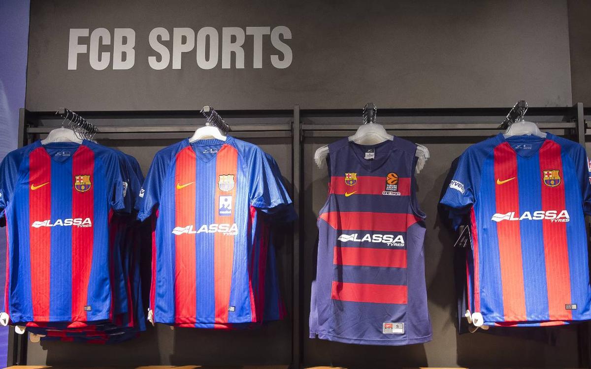 Las nuevas camisetas de las secciones profesionales están a la venta en la FCBotiga del Camp Nou