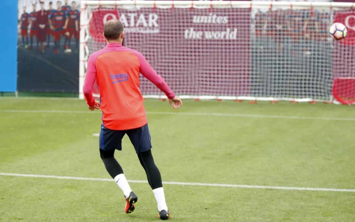 FC Barcelona hold final workout of the week