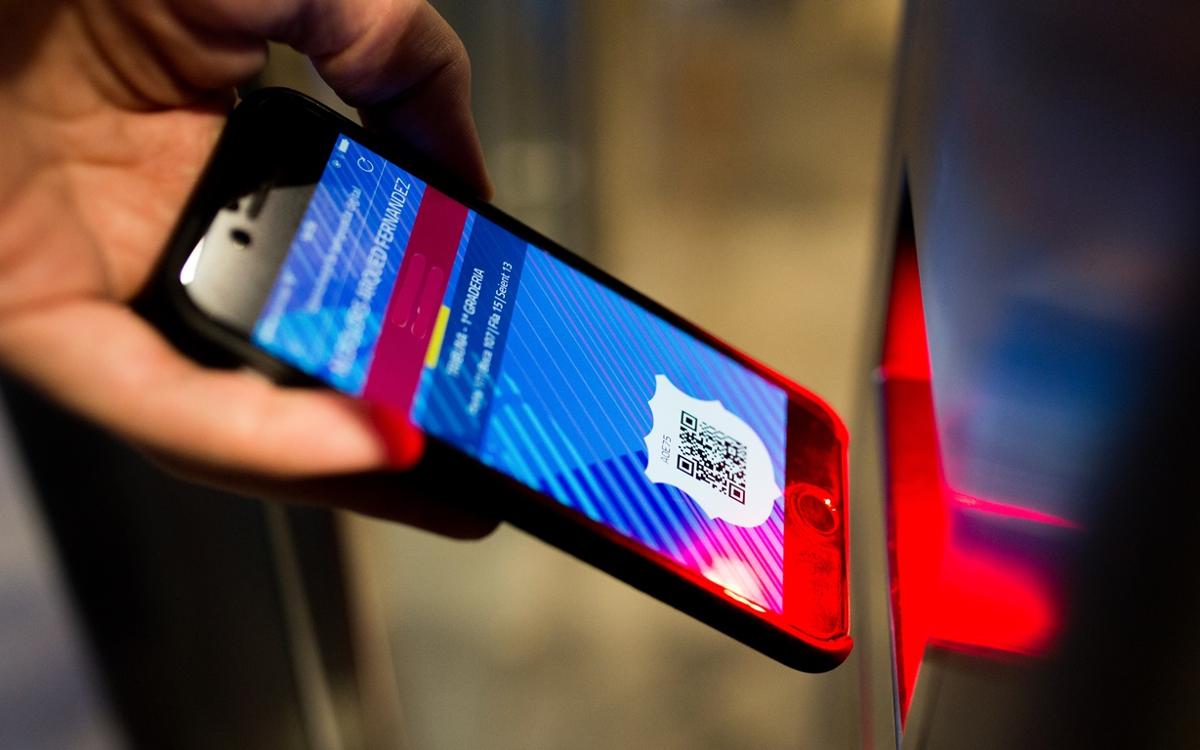 La nova app per als socis ja permet accedir al Camp Nou des del mòbil