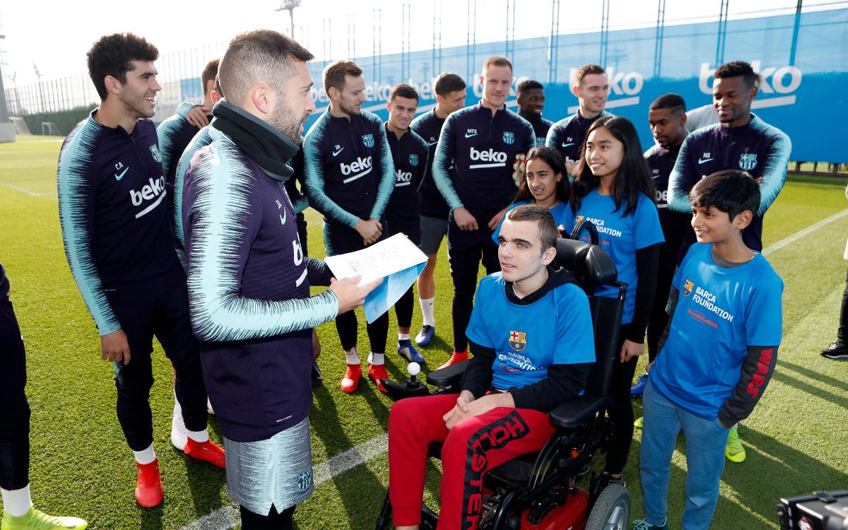 Photo de l'entraînement, avec la visite de la Fondation Barça