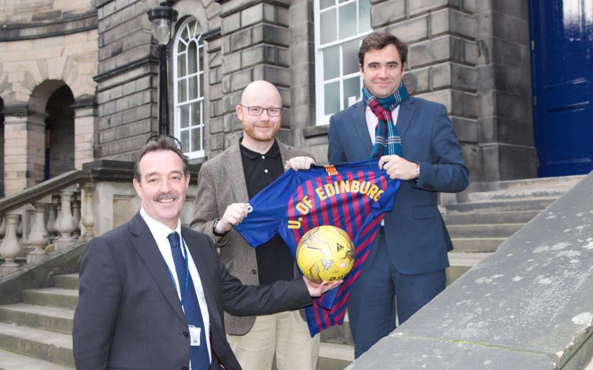 Grant Jarvie, James Smith y Javier Sobrino, en la Universidad de Edimburgo.