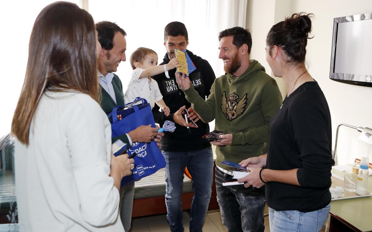 El Barça reparte felicidad por los hospitales