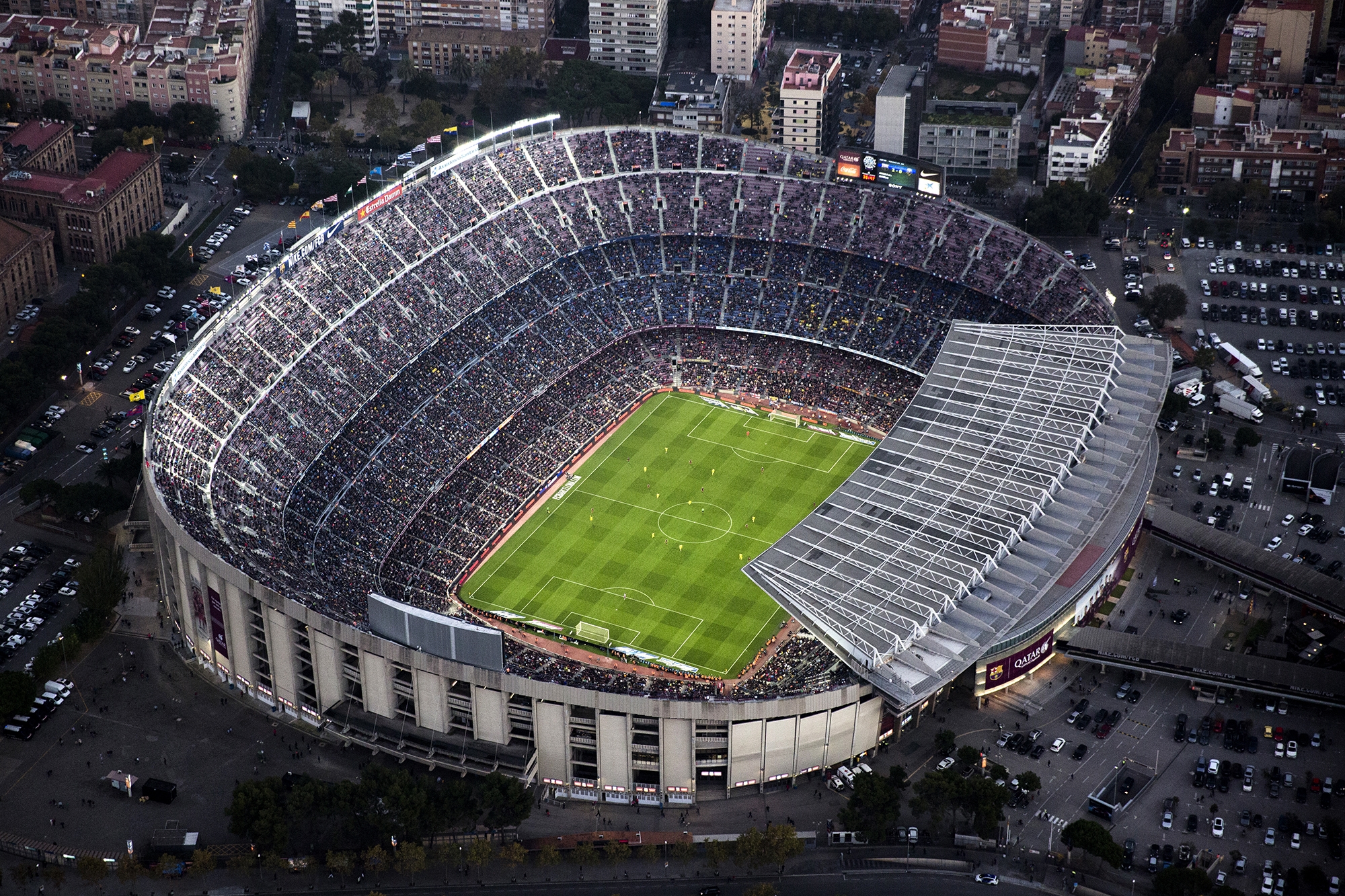 Кому принадлежат стадионы. Испания стадион Камп ноу. Барселона Камп ноу вид сверху. Камп ноу стадион сверху. Стадион Camp nou FC Barcelona.