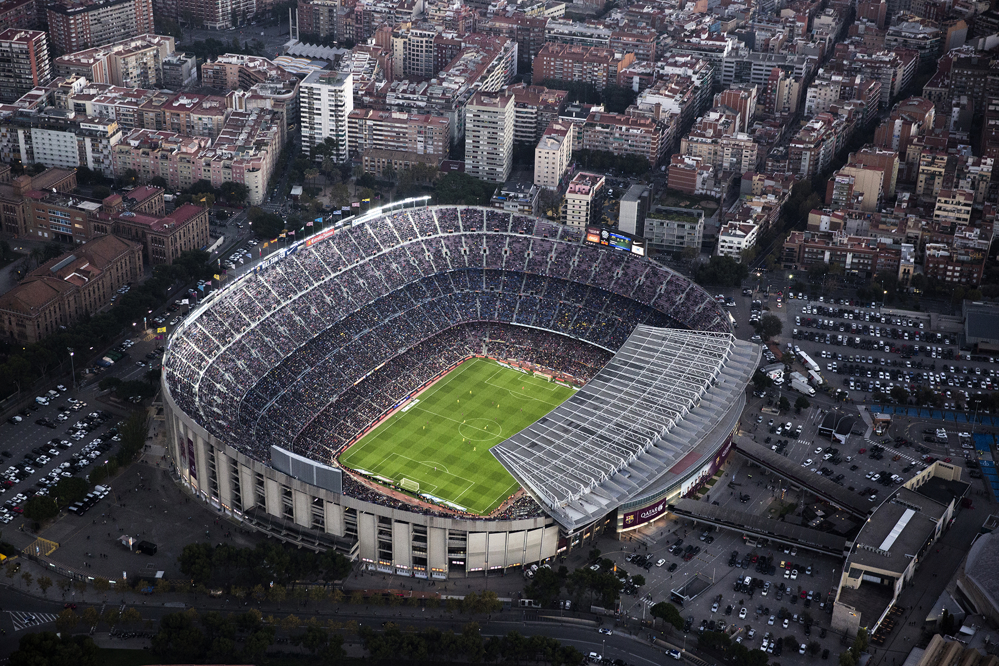 Вместимость камп. Камп ноу стадион. Барселона Камп ноу. Стадион ФК Барселона. Камп ноу стадион ночью.