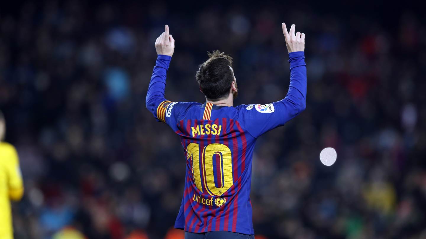 Iniesta! FC Barcelona Signature Ball Size 5 Messi 