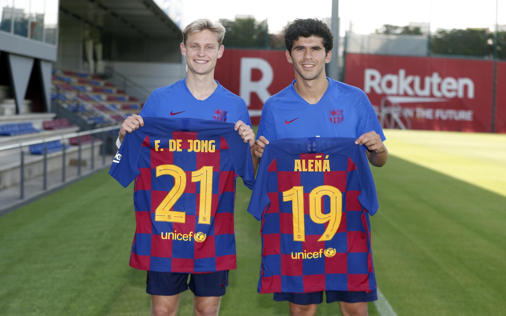 De Jong to wear number 21; Aleñá 
