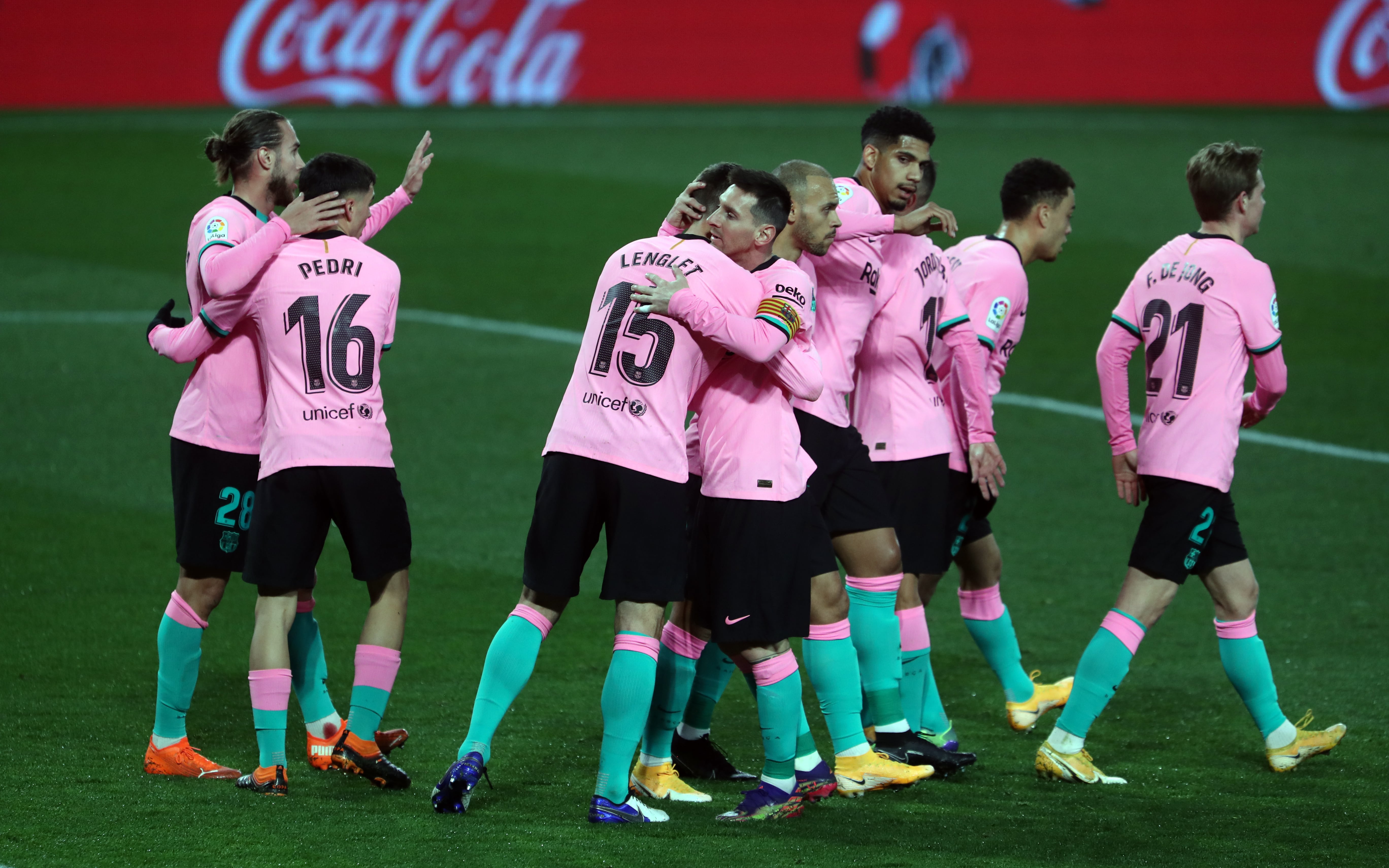 Herstellen nationale vlag hoe te gebruiken Real Valladolid 0-3 FC Barcelona: Pretty in pink