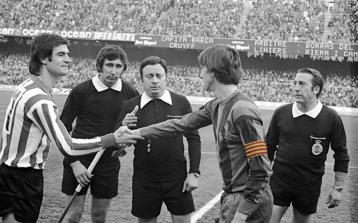 45 Years Ago Today Johan Cruyff Wore For The First Time The Captain S Armband With The Catalan Flag