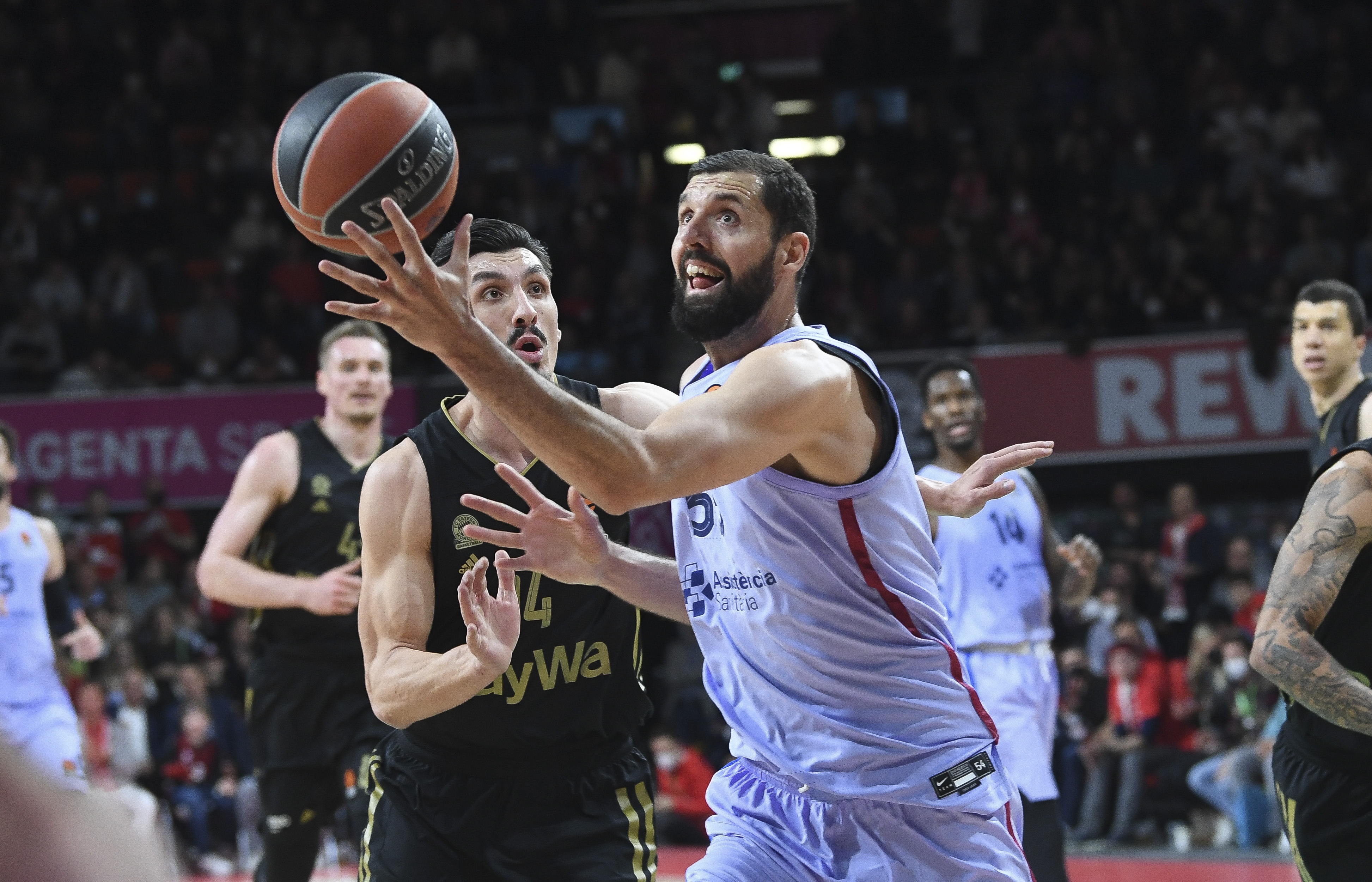 евролига баскетбол 2021-2022 мужчины. стамбульское чудо финал лиги чемпионов в 2005. реал бавария евролига. реал бавария евролига. баскетбол бавария альба как сыграли сегодня.