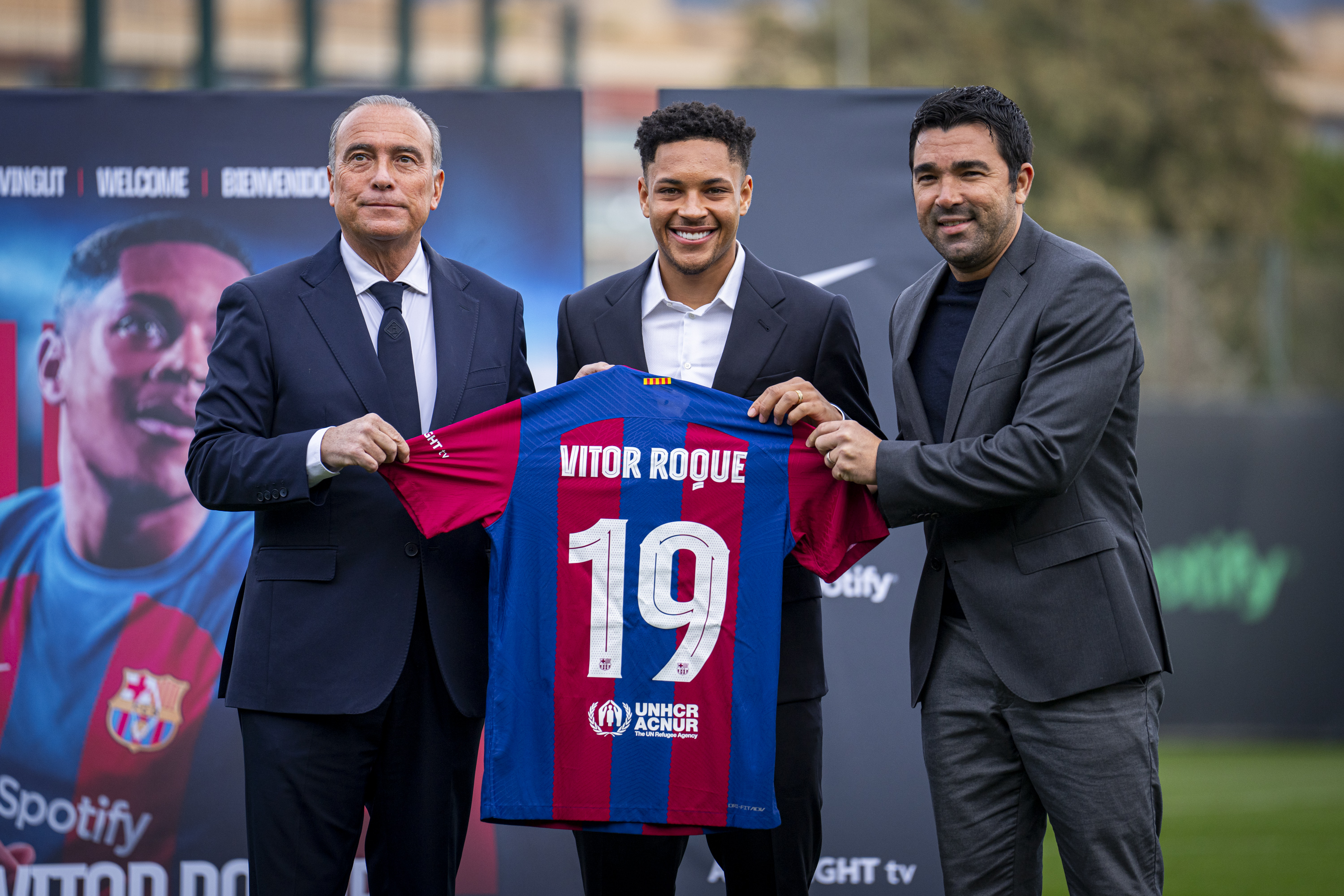 La felicidad de Vitor Roque en su presentación como culer