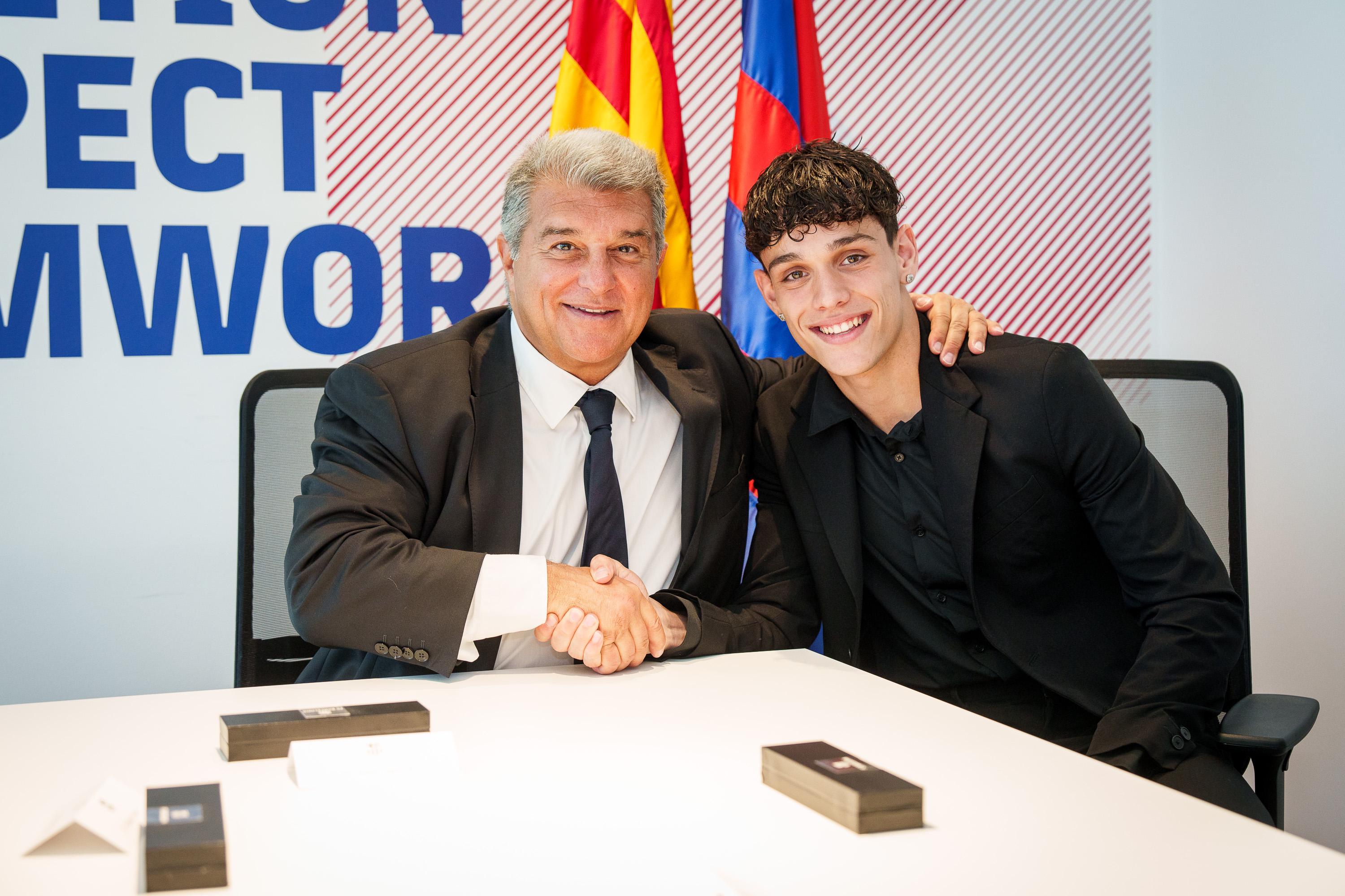 エクトル・フォルト契約更新フォトギャラリー