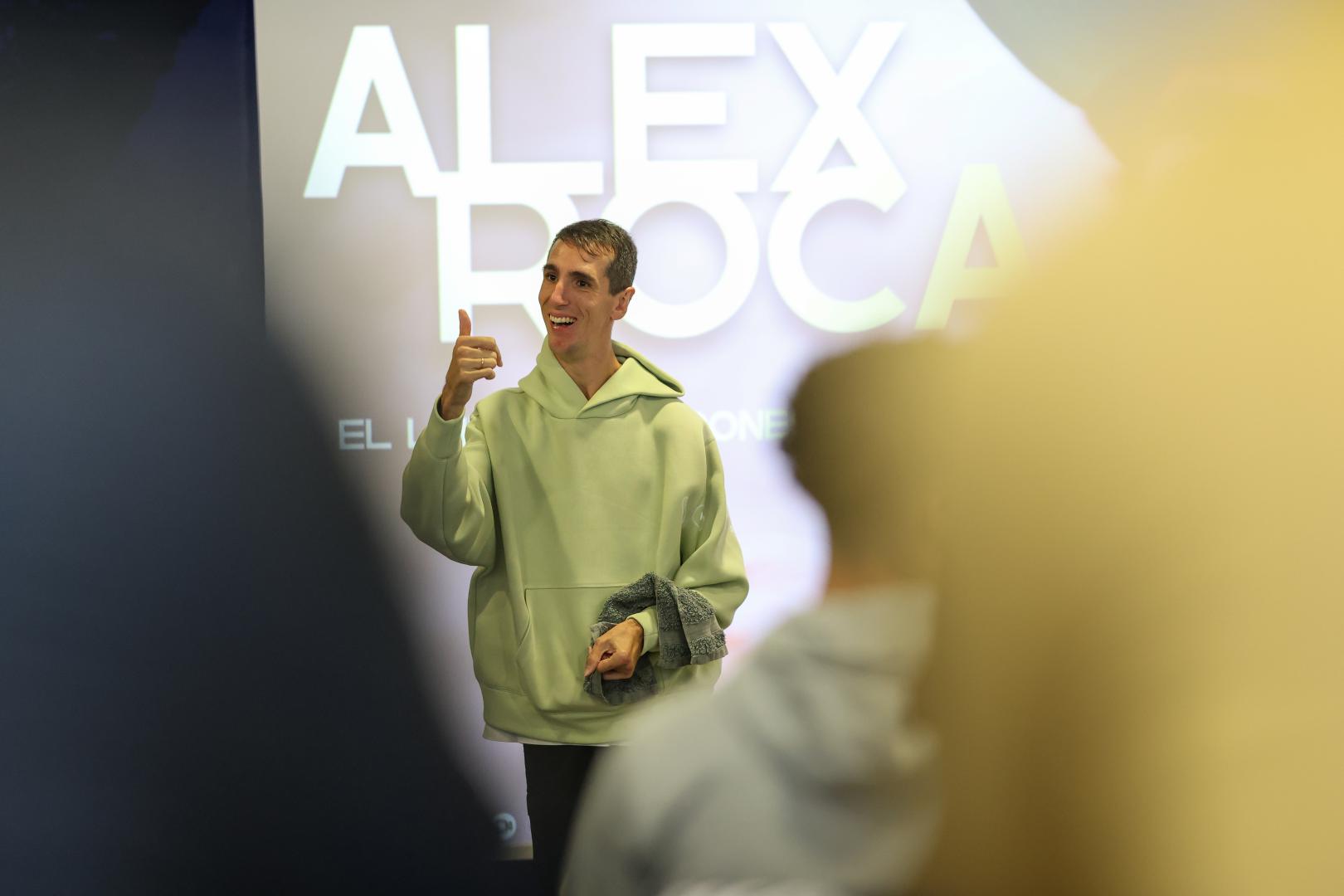 Visita alentadora de Àlex Roca en el Barça Atlètic