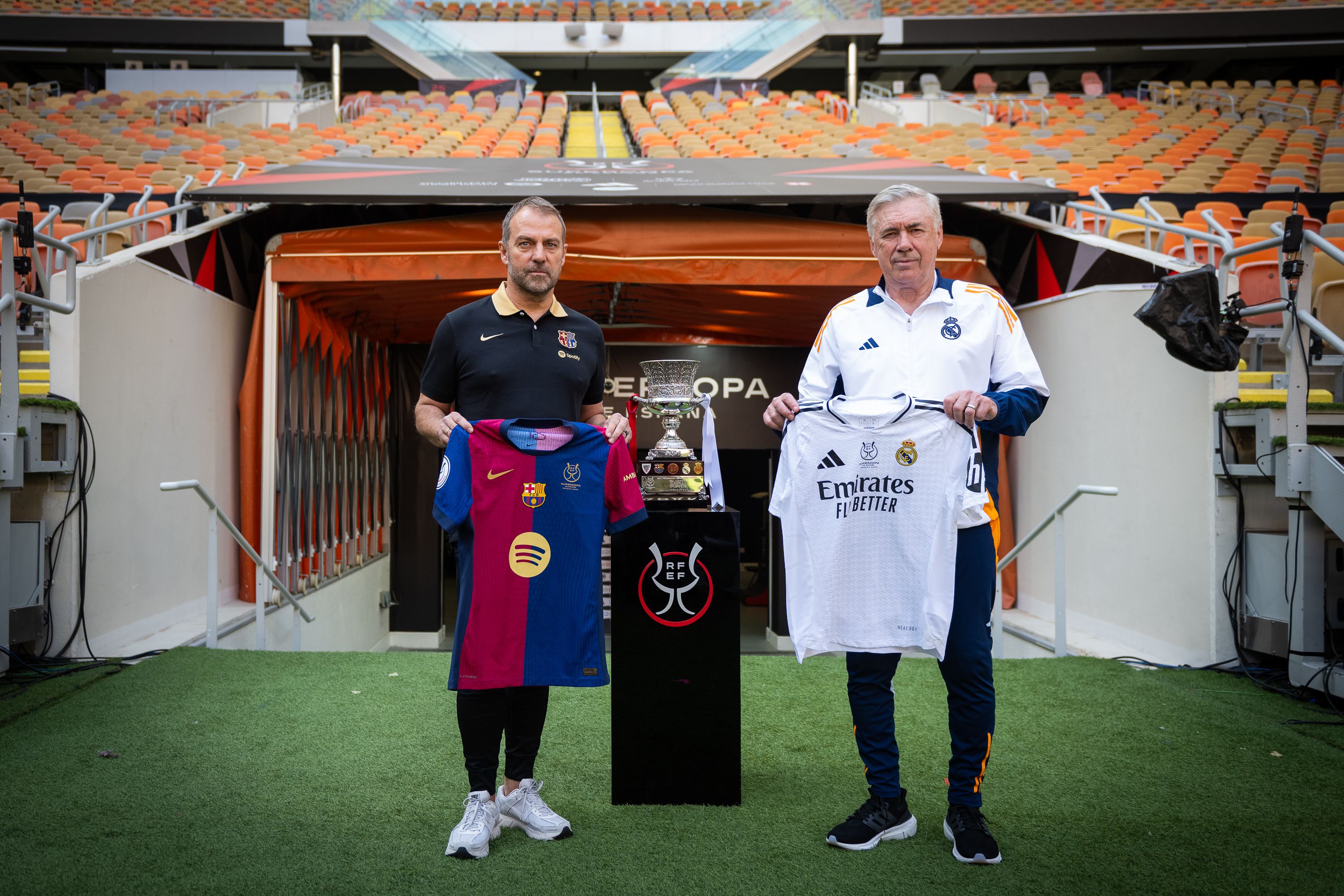 ハンジ・フリックとカルロ・アンチェロッティ、決勝前の親睦