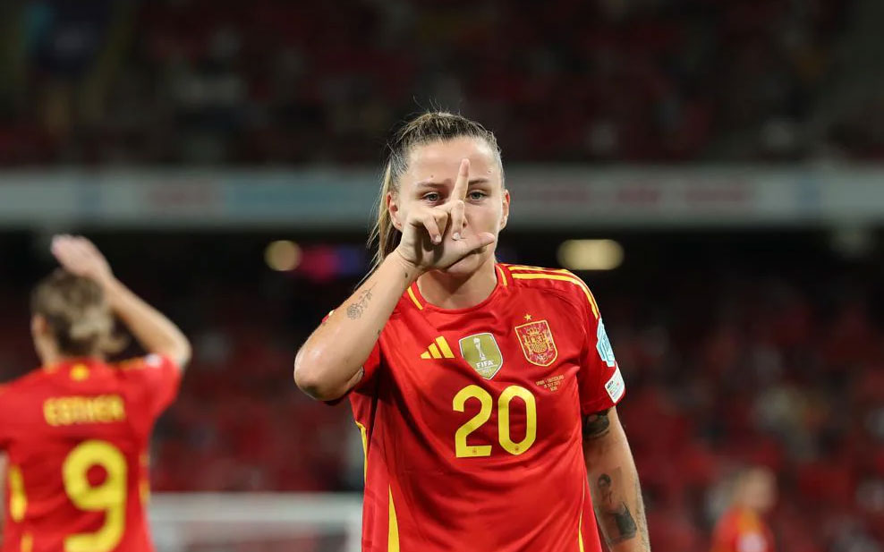 Spain, with eleven from FC Barcelona, advance to Euro semis