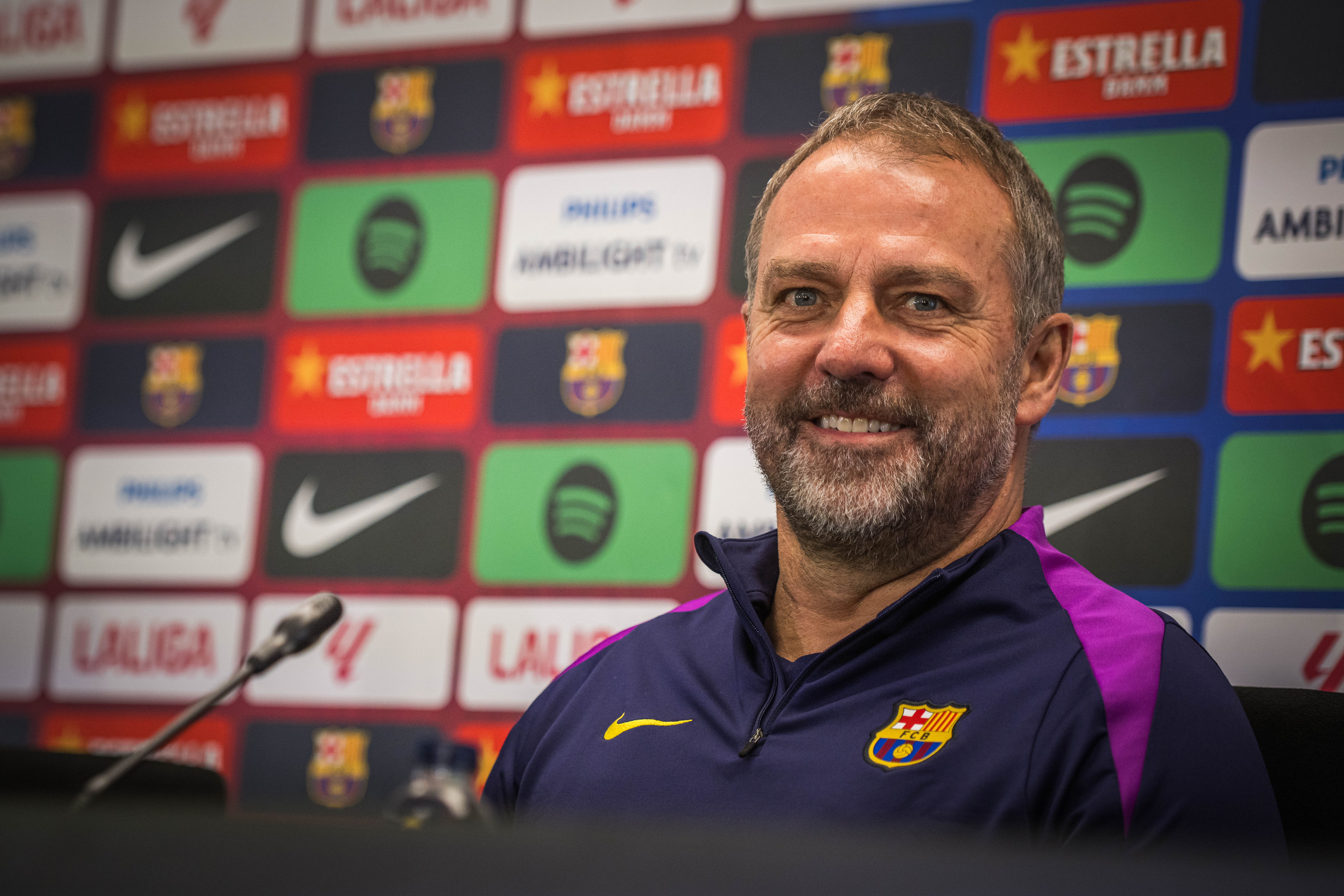 Flick confía en que el Barça mantenga el liderato pese a la presión del Real Madrid