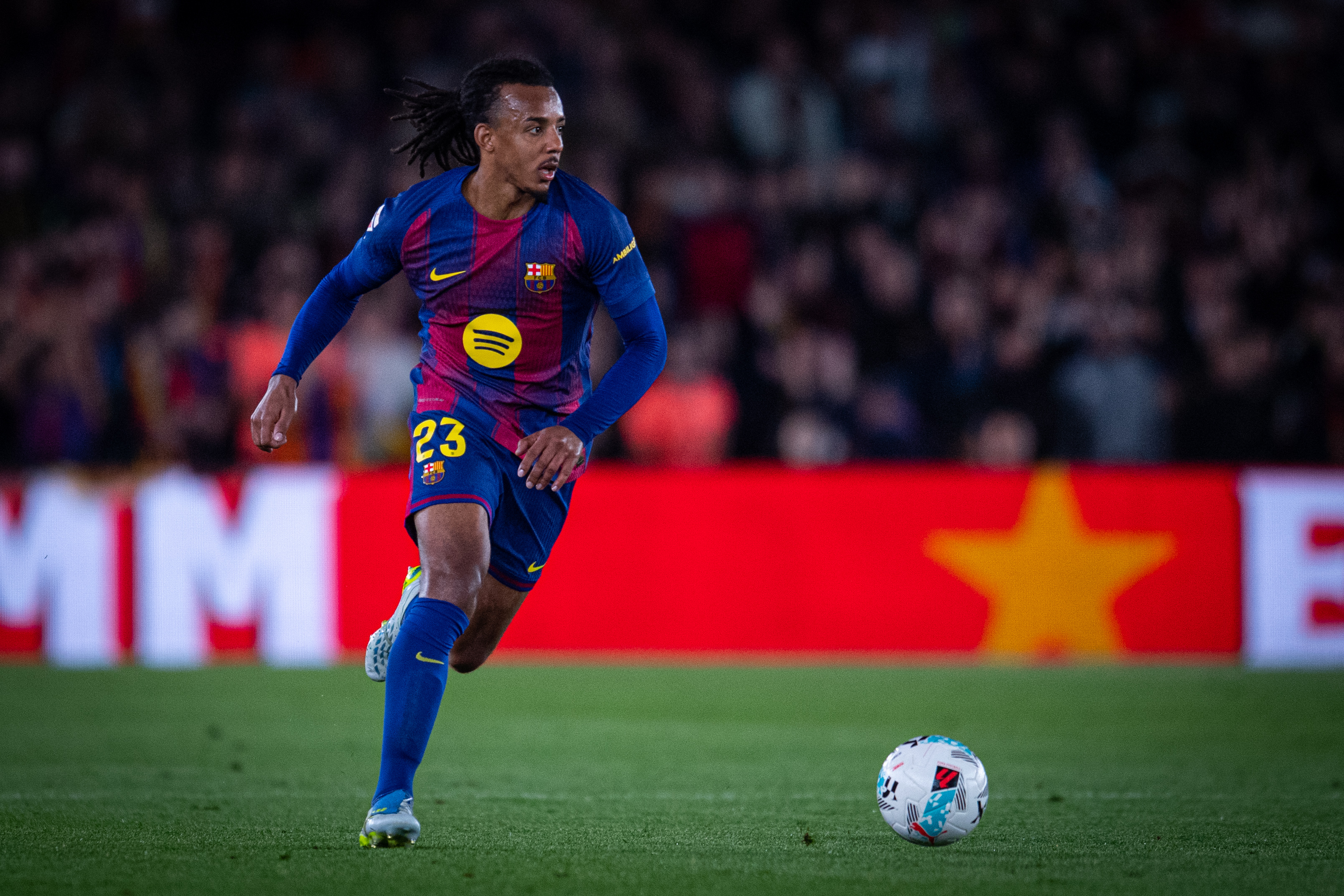 Kounde, first from Barça into quarter finals