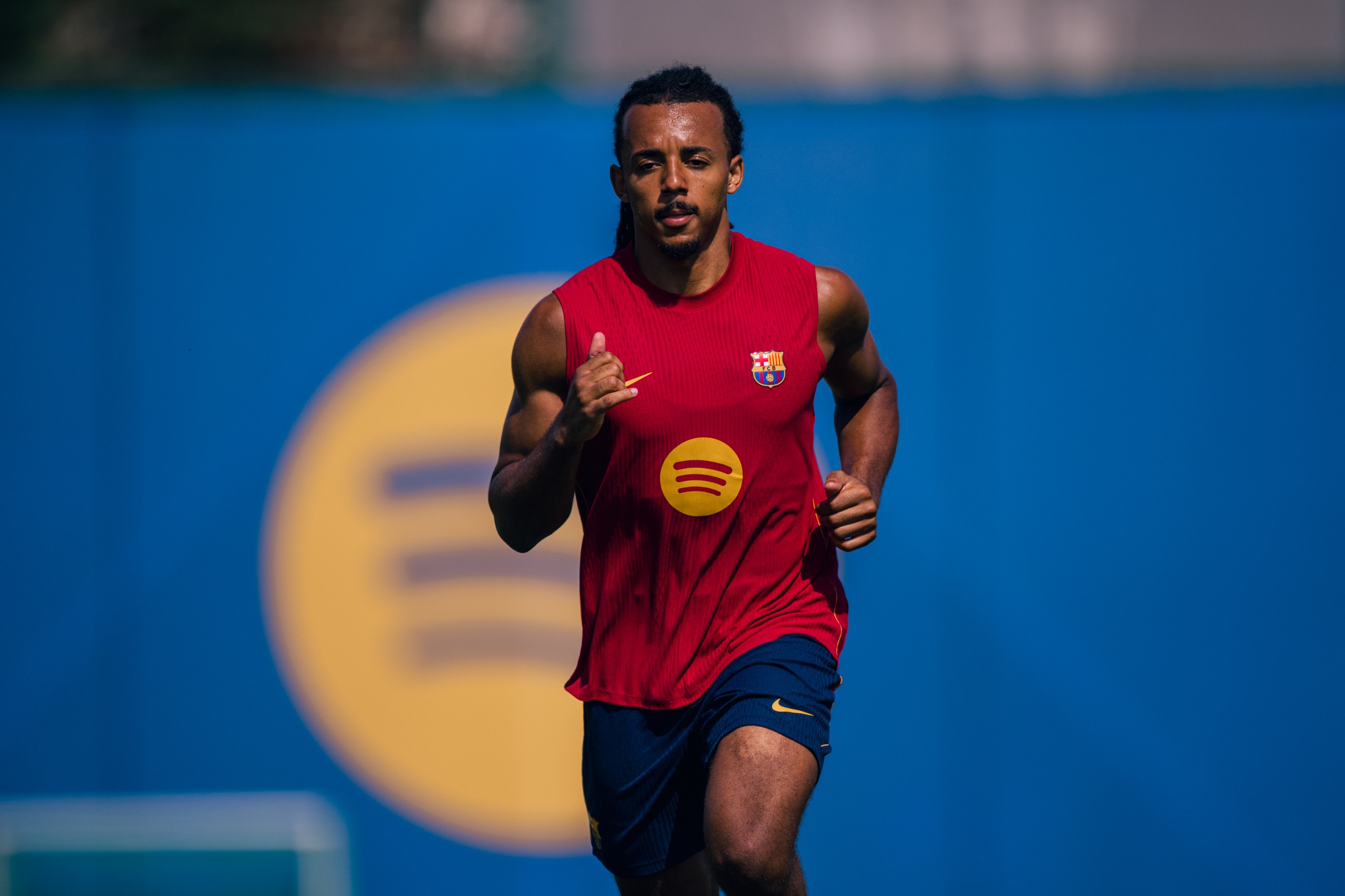 Kounde rejoins training