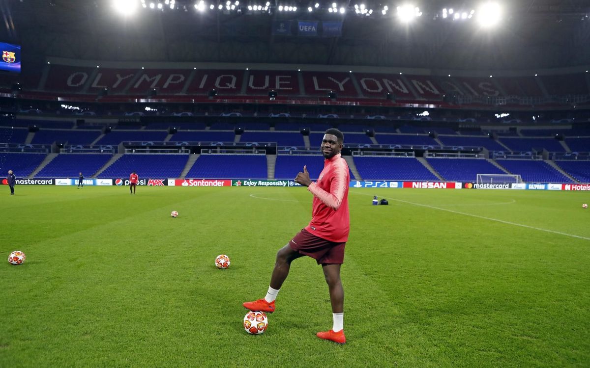 Prise de marques sur la pelouse de l'OL Stadium
