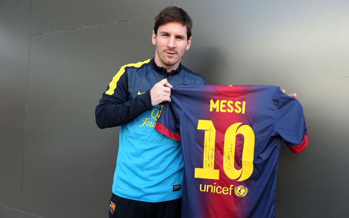 Messi and Barça send gift to Müller
