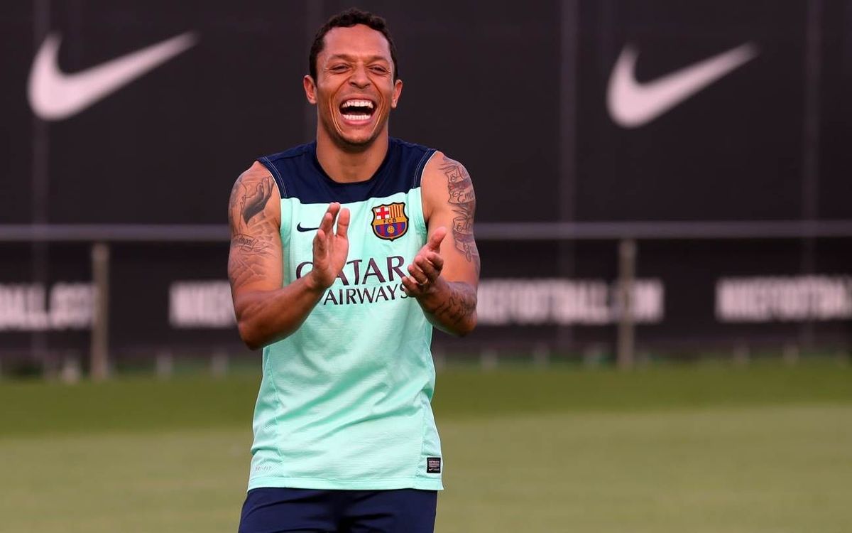 Adriano says farewell to FC Barcelona