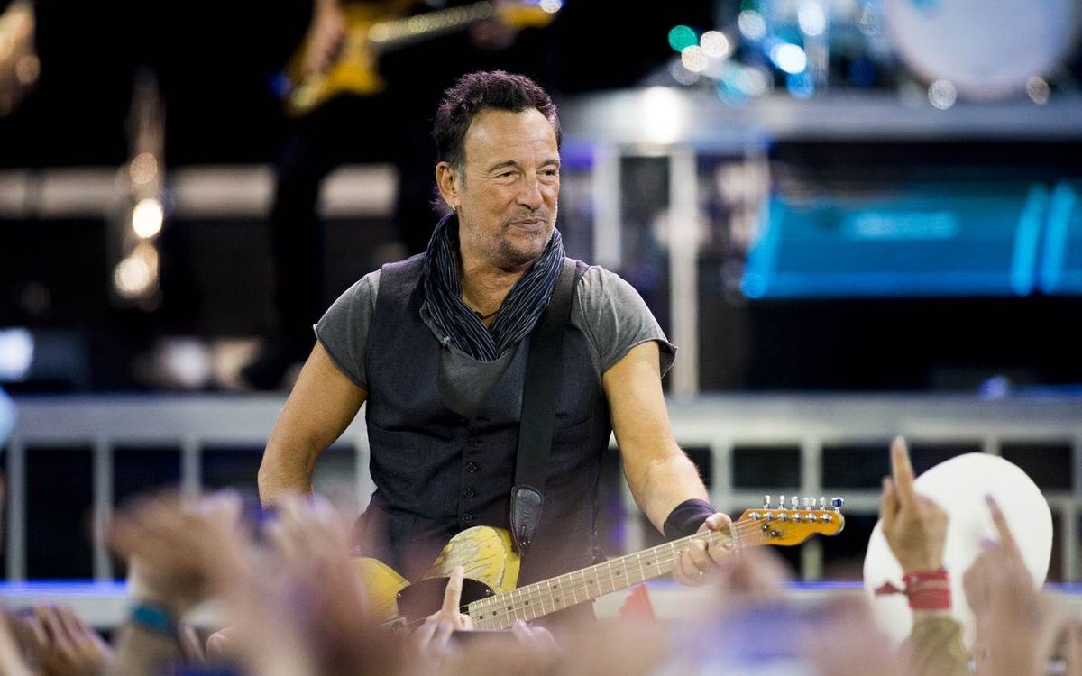 Bruce Springsteen brings signature cool to Camp Nou