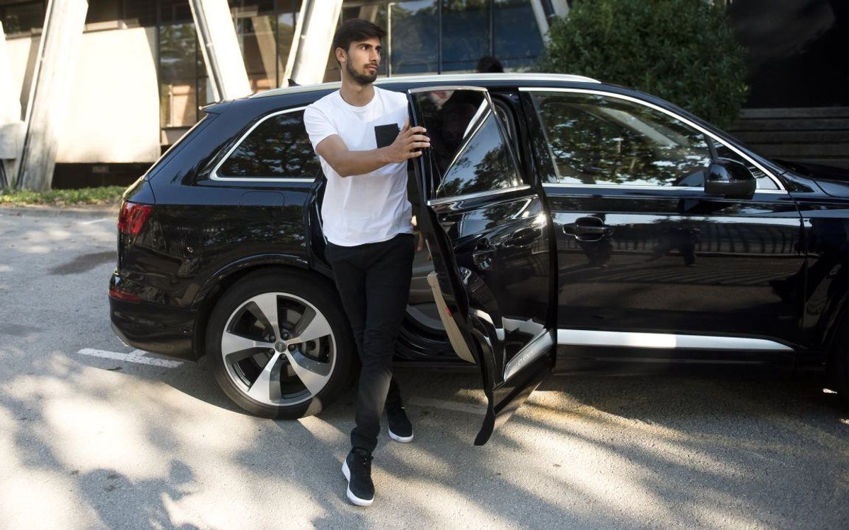 André Gomes' first hours as an FC Barcelona player
