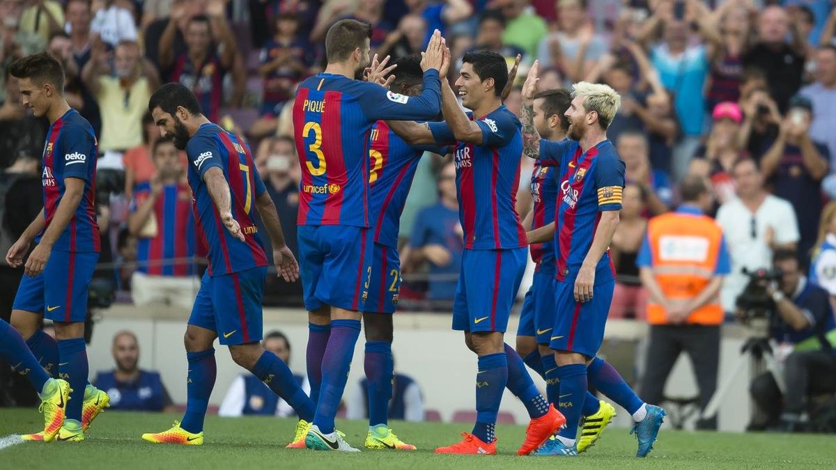 Luis Suárez joins FC Barcelona's free-kick club