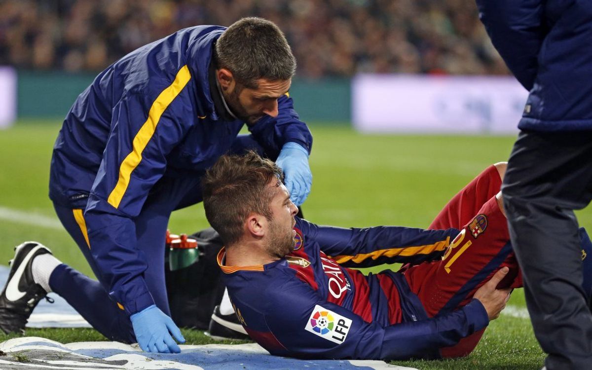 Jordi Alba sufre una elongación en el bíceps de la pierna derecha