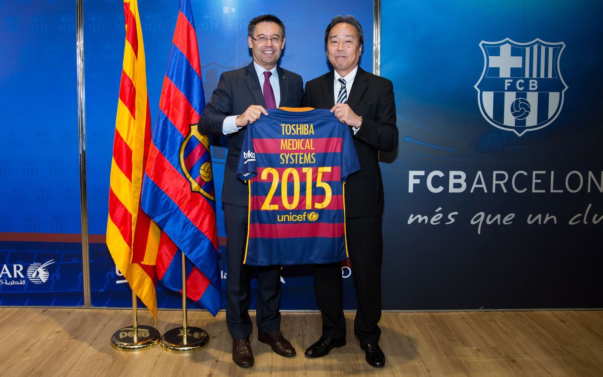 The vice president of Toshiba Medical Systems visits FC Barcelona