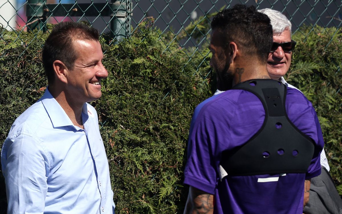 Dunga visits FC Barcelona training session