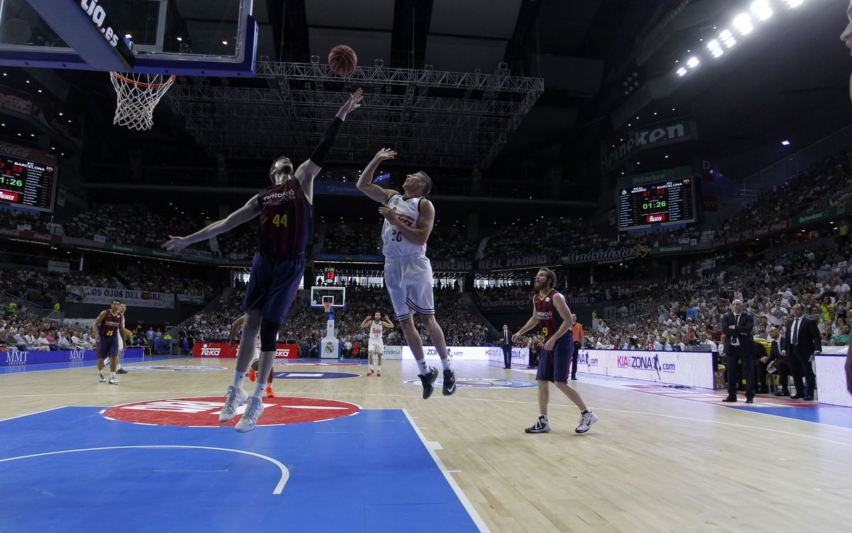 FC Barcelona have backs against the wall after Real Madrid take Game 2, 100–80