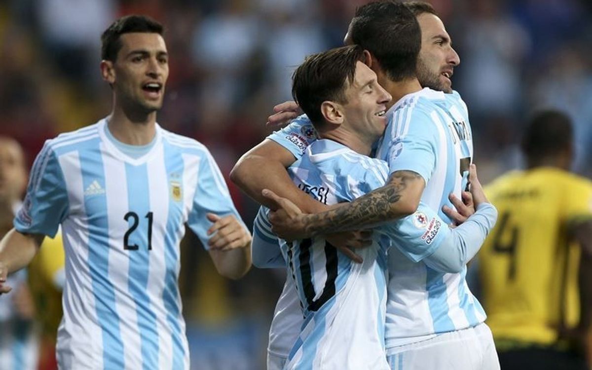 Mascherano and Messi's Argentina top group with win over Jamaica (1-0)