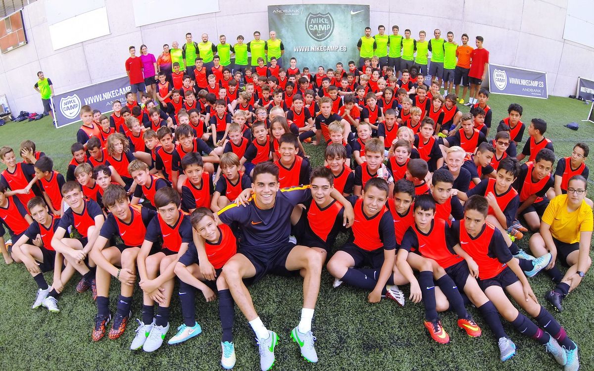 Marc Bartra visits the Nike Camp in