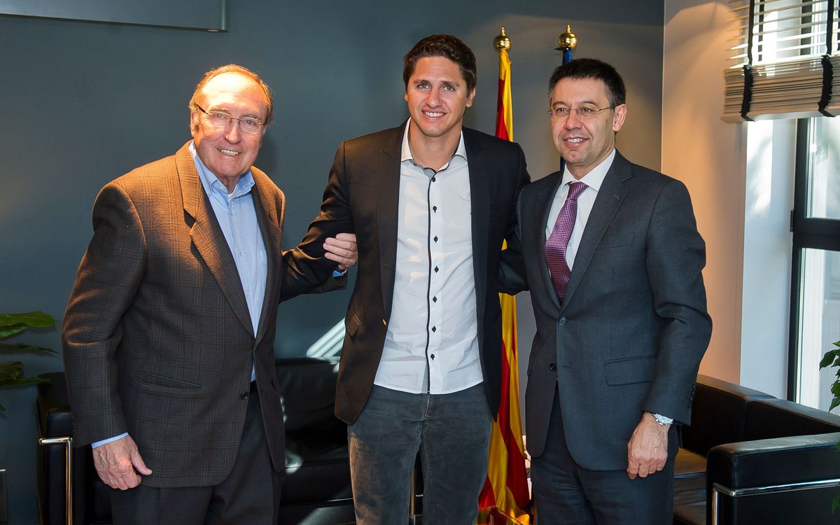 Edmílson renova l'acord amb la Fundació FC Barcelona