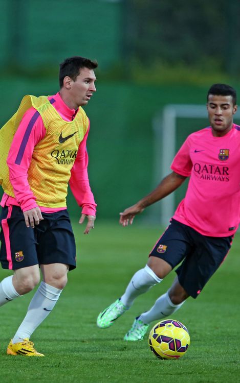 Rafinha and Messi miss training