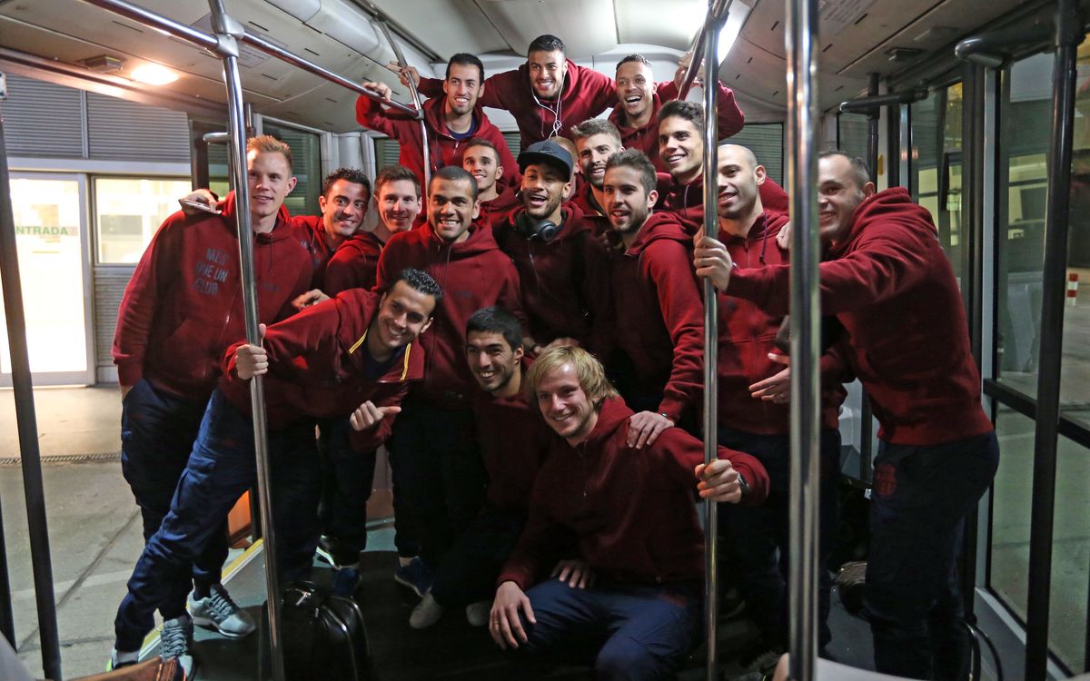 FC Barcelona squad share same celebratory photo