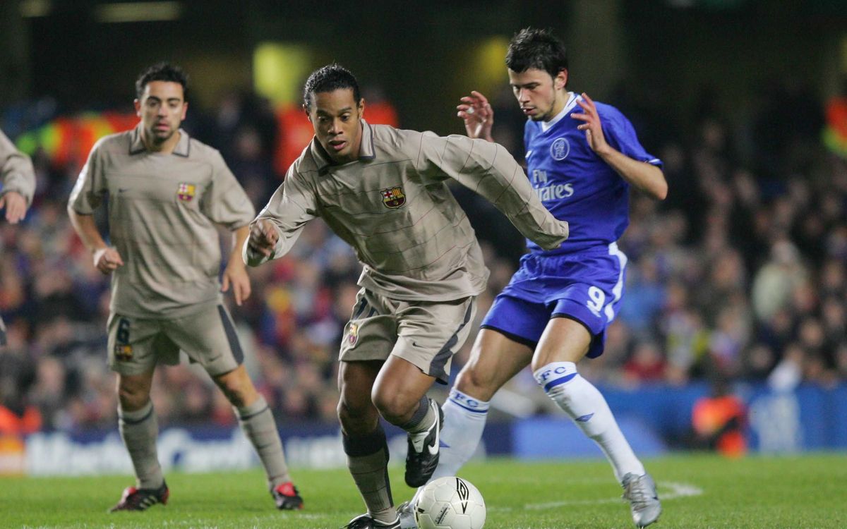FC Barcelona U12 player emulates Ronaldinho