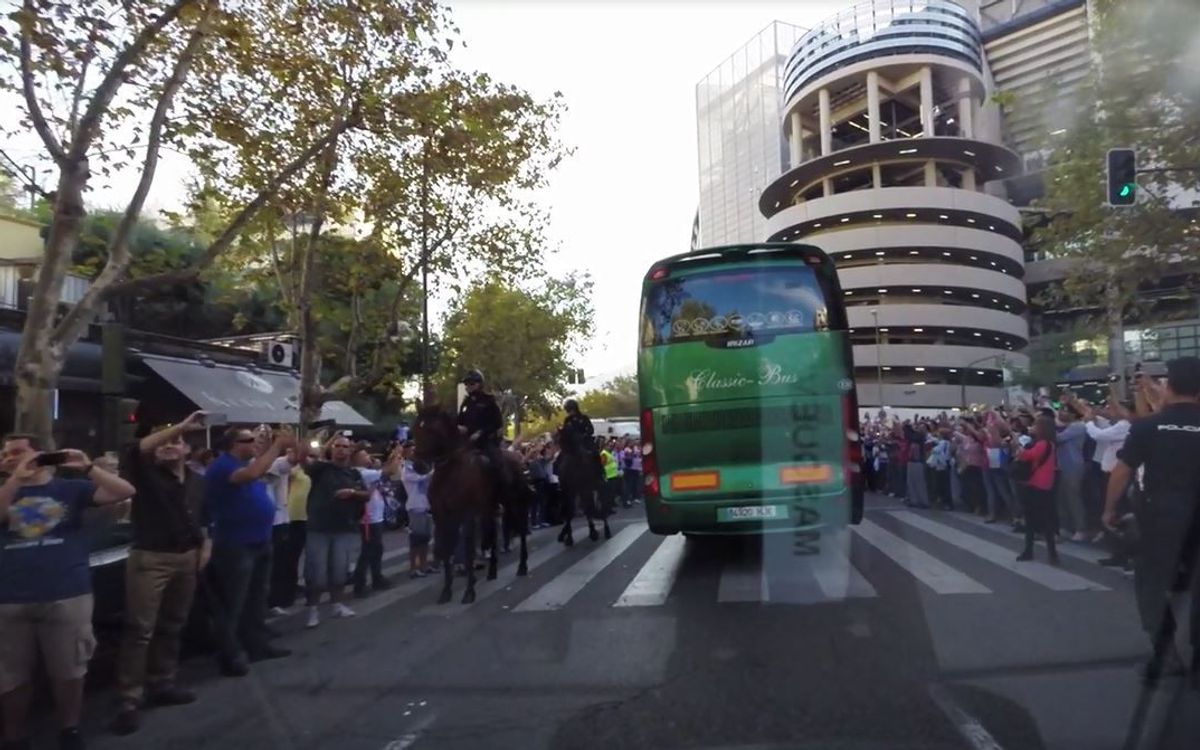 The team's arrival at the the Bernabéu