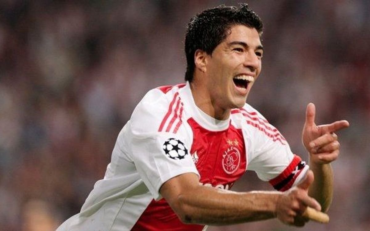 Rocío móvil Aumentar Luis Suárez returns to Amsterdam Arena
