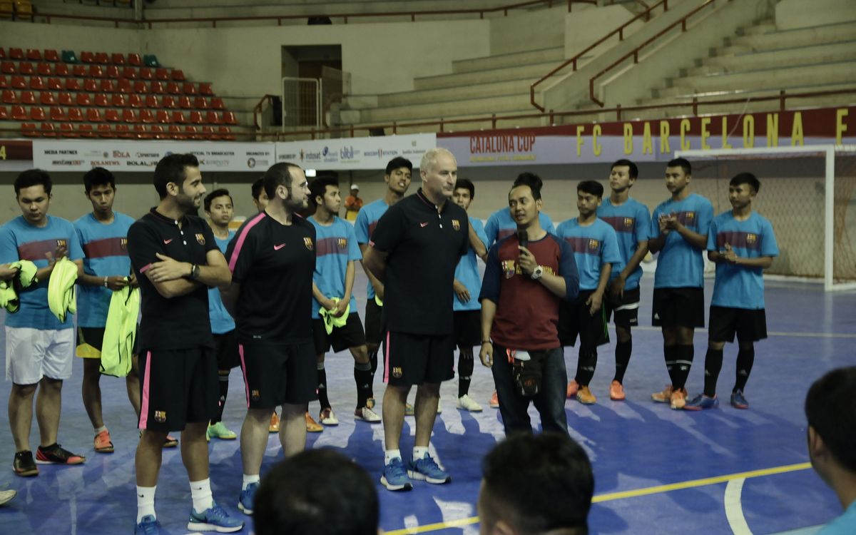 Marc Carmona imparteix un clínic per a entrenadors i jugadors indonesis