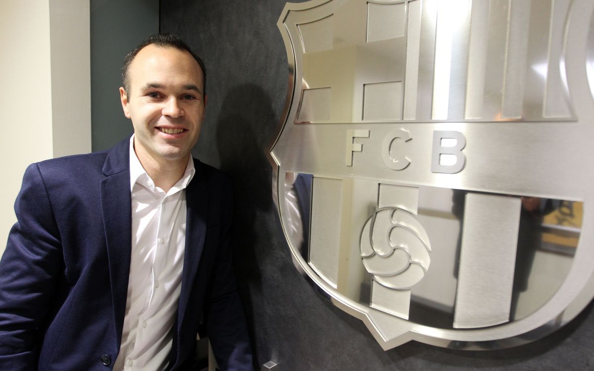 Iniesta flies to Monaco for Golden Foot award