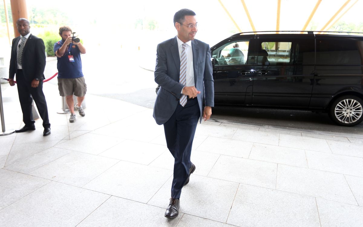 Bartomeu visits the team in Birmingham: “There are still things to do this summer”